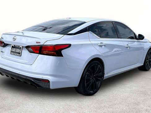 Used 2023 Nissan Altima 2.5 SR FWD image 2