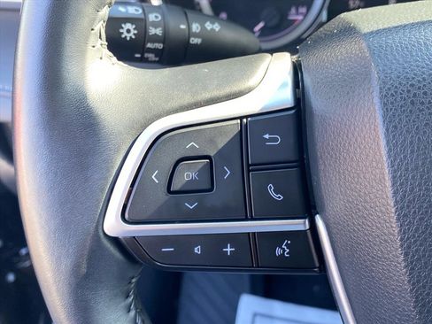 Used 2023 Toyota Highlander XLE AWD/4WD image 18