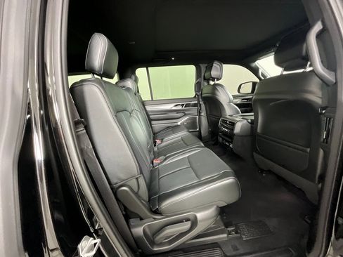 Used 2025 Jeep Wagoneer Series II w/ Premium Group I image 24