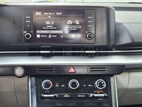 Used 2022 Kia Carnival LX image 23