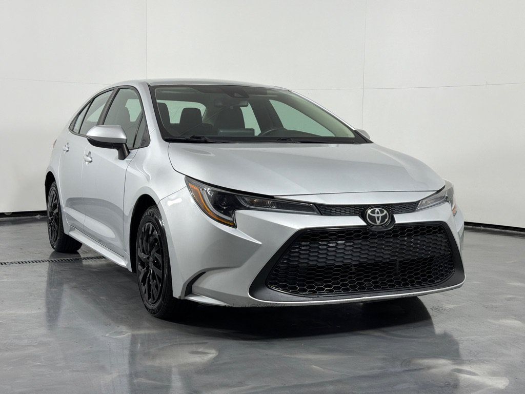 Used 2022 Toyota Corolla LE FWD image 3