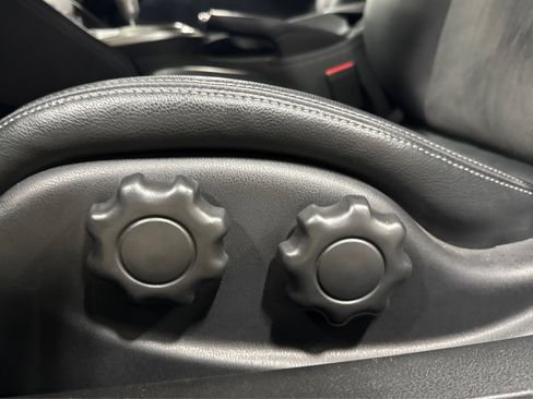 Used 2020 Nissan 370Z Touring Sport image 19