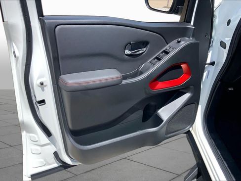 Used 2024 Nissan Frontier Pro-X RWD image 22