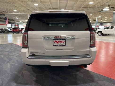Used 2019 GMC Yukon XL Denali AWD/4WD image 4