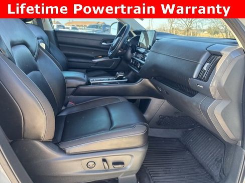 Used 2024 Nissan Pathfinder SL w/ Cargo Package image 18