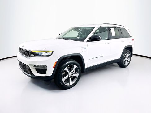 Used 2023 Jeep Grand Cherokee 4WD 4xe w/ Luxury Tech Group II image 3