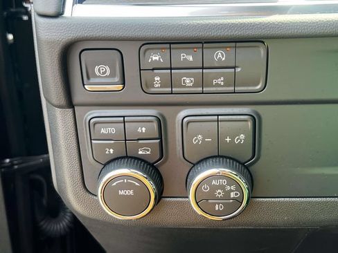 Used 2026 Chevrolet Suburban LT w/ Comfort Package AWD/4WD image 21