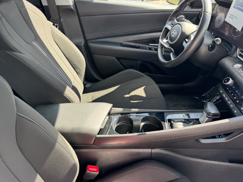 Certified 2025 Hyundai Elantra SEL FWD image 10