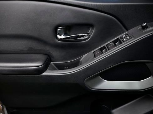 Used 2025 Nissan Frontier SV w/ SV Convenience Package image 15