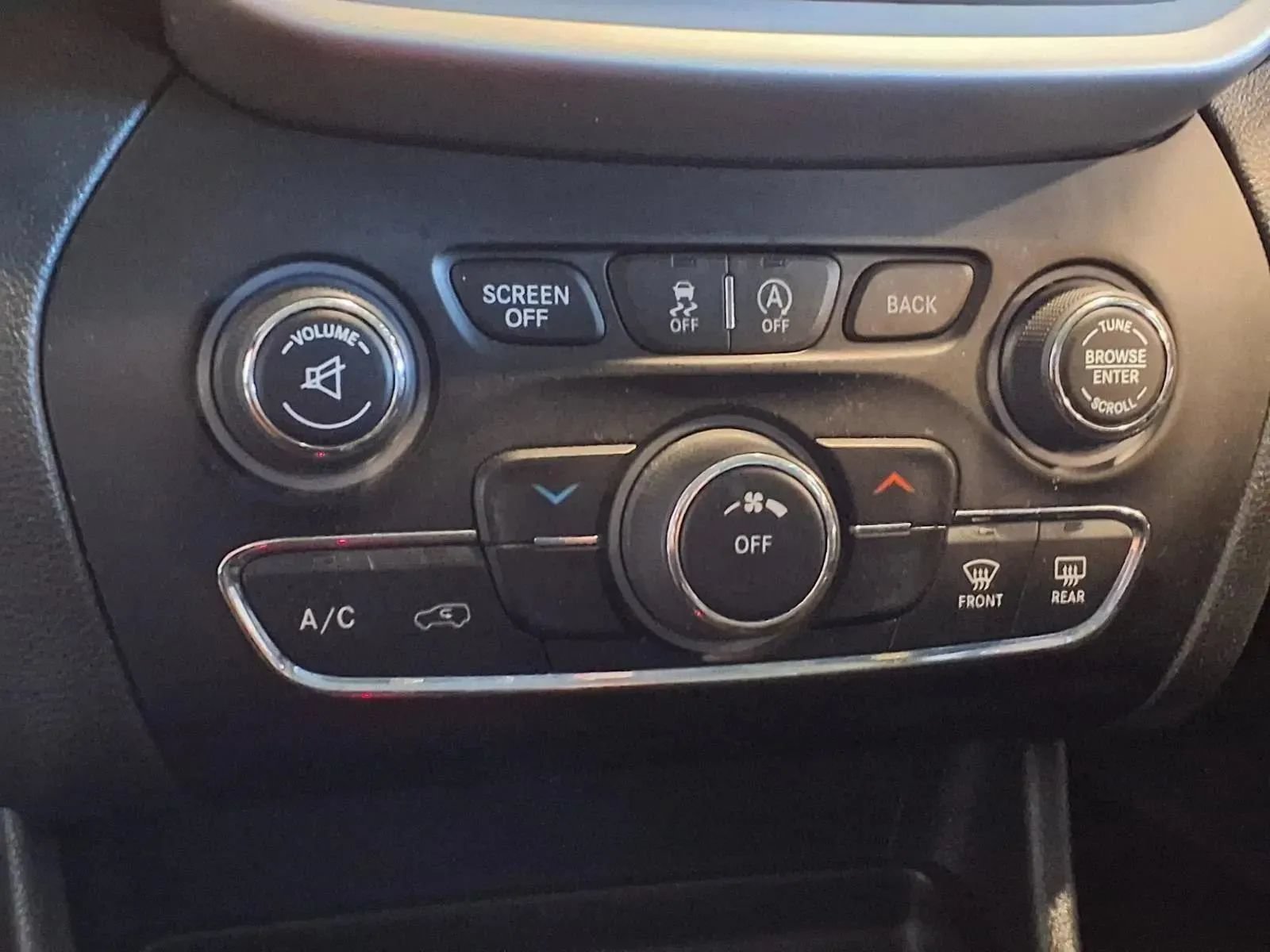 Used 2017 Jeep Cherokee Trailhawk w/ Cold Weather Group AWD/4WD image 21