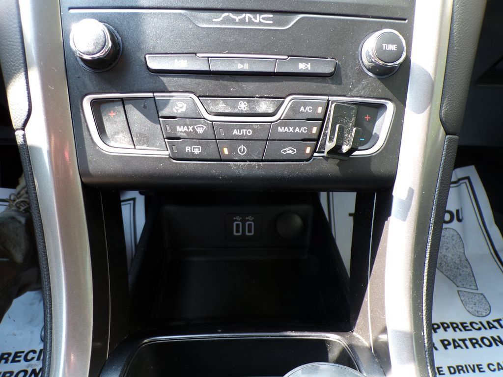 Used 2019 Ford Fusion SE FWD image 27