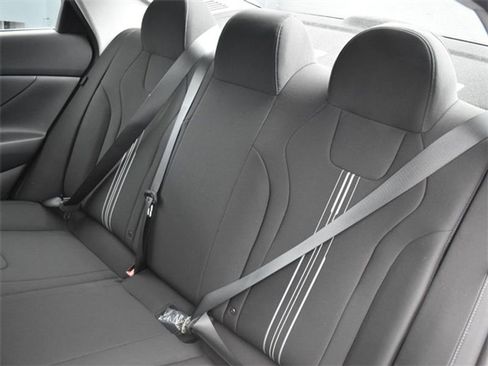 Used 2025 Hyundai Elantra Blue image 20