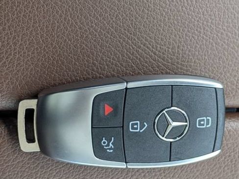 Used 2024 Mercedes-Benz GLS 450 4MATIC image 30