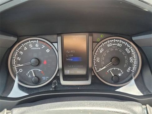 Used 2018 Toyota Tacoma TRD Sport w/ Technology Package RWD image 21