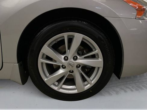 Used 2015 Nissan Altima 2.5 SV w/ Convenience Package image 16