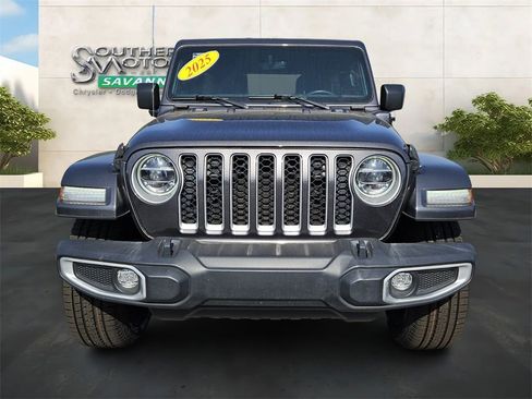 Used 2021 Jeep Wrangler Unlimited Sahara w/ Dual Top Group AWD/4WD image 8