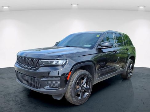 Certified 2024 Jeep Grand Cherokee Altitude AWD/4WD image 2