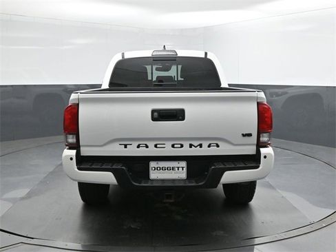 Used 2019 Toyota Tacoma TRD Off-Road image 8