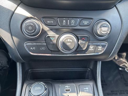 Certified 2020 Jeep Cherokee Latitude Plus image 21