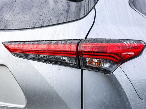 Used 2023 Toyota Highlander LE image 23