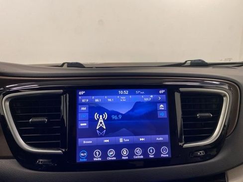 Used 2018 Chrysler Pacifica Touring-L Plus w/ Advanced Safetytec Group image 10