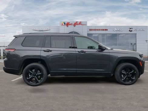 New 2026 Jeep Grand Cherokee L Limited w/ Limited Altitude Package AWD/4WD image 6