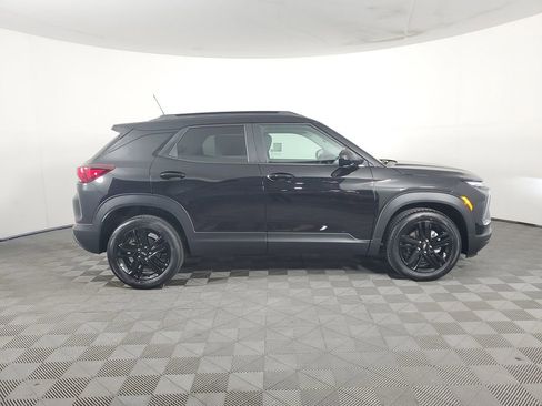 New 2026 Chevrolet TrailBlazer LT w/ Midnight Edition FWD image 3