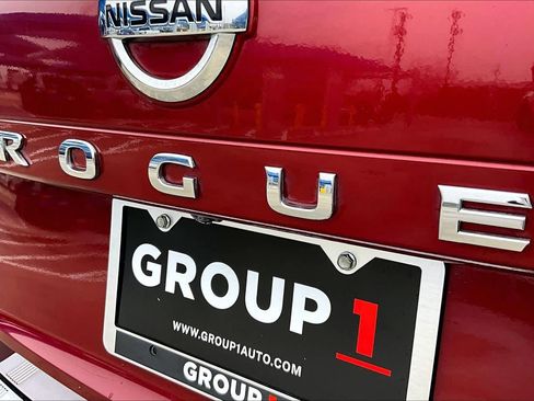 Used 2021 Nissan Rogue SV w/ Premium Package image 9