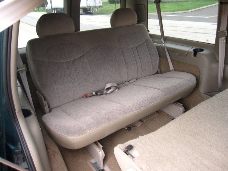 Used 1998 Chevrolet Astro AWD Passenger image 30