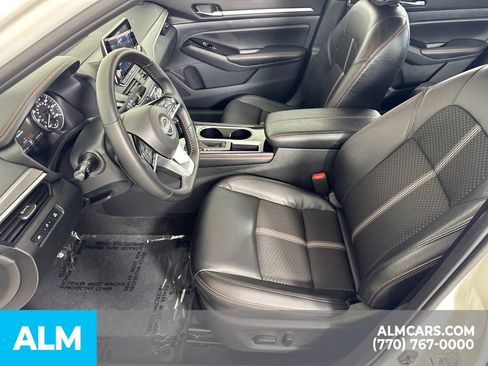 Used 2025 Nissan Altima 2.5 SR FWD image 11