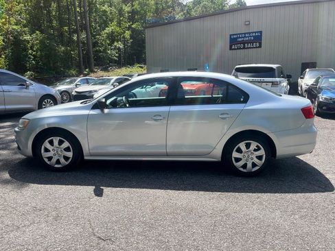 Used 2011 Volkswagen Jetta Sedan FWD image 4
