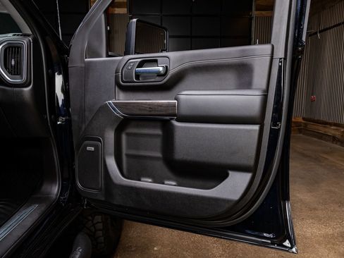 Used 2021 Chevrolet Silverado 2500 LTZ w/ LTZ Plus Package image 36