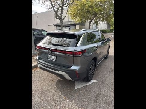 Used 2025 Volkswagen Tiguan S w/ 18" Wheel Package image 5