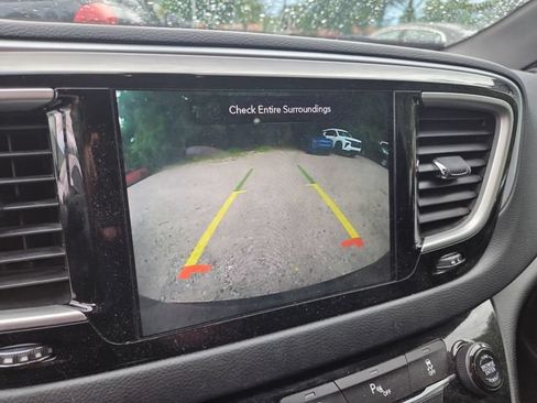 Used 2020 Chrysler Pacifica Touring-L Plus w/ S Appearance Package FWD image 16
