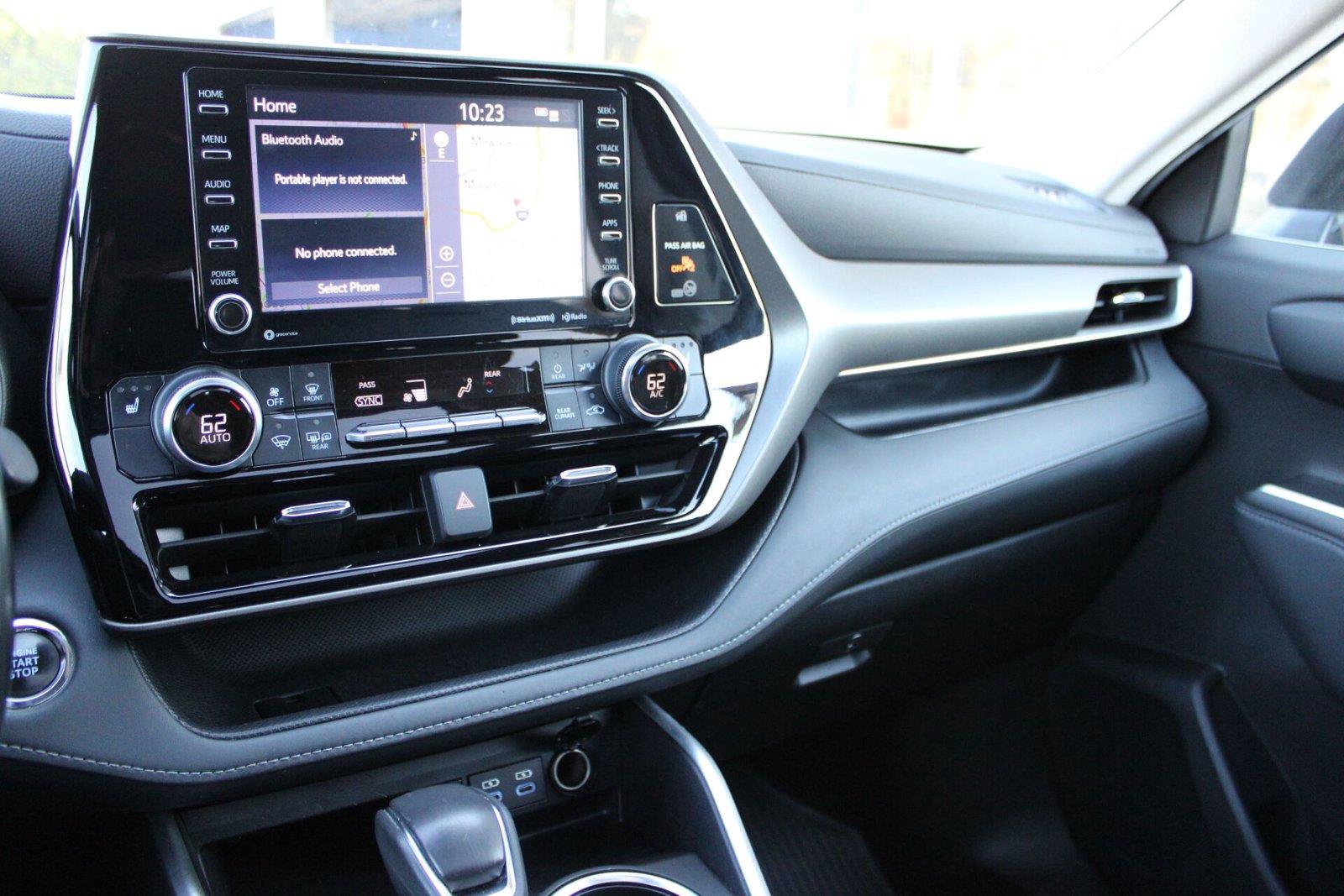 Used 2022 Toyota Highlander XLE AWD/4WD image 35