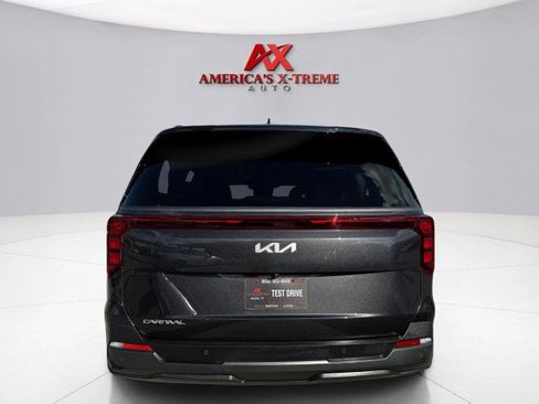 Used 2025 Kia Carnival SX w/ SX Dark Edition Package image 4