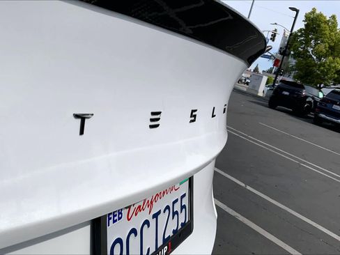 Used 2021 Tesla Model Y Long Range image 28