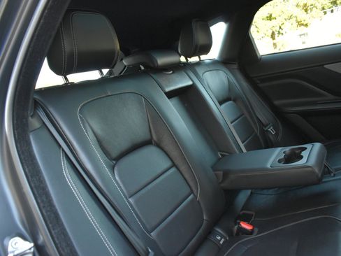 Used 2018 Jaguar F-PACE S image 28