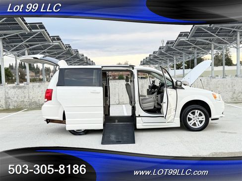 Used 2011 Dodge Grand Caravan Crew image 21