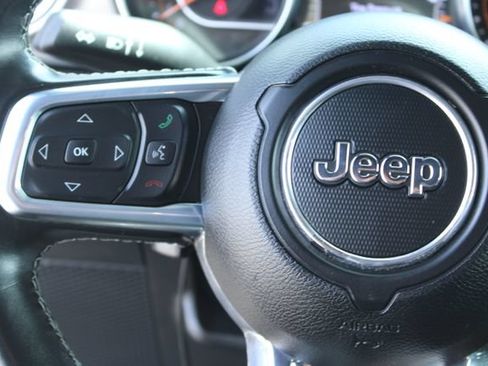 Used 2022 Jeep Wrangler Unlimited Sahara AWD/4WD image 17