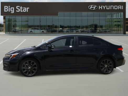Used 2026 Toyota Corolla SE FWD image 2