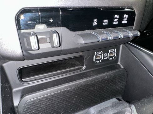 Used 2022 RAM 1500 Big Horn w/ Night Edition AWD/4WD image 39