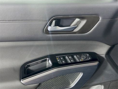 New 2026 Nissan Pathfinder SL image 17