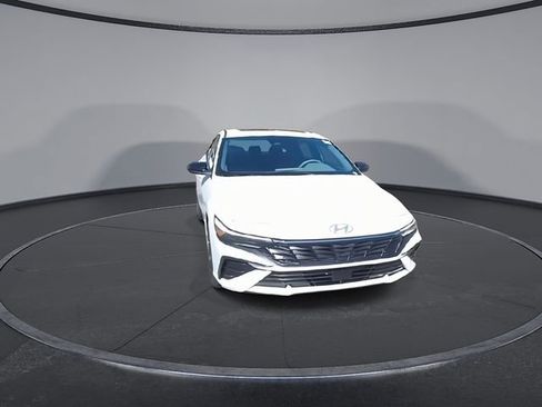 New 2026 Hyundai Elantra SEL Sport Premium FWD image 2