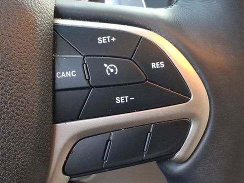 Used 2017 Jeep Grand Cherokee Limited w/ Luxury Group II image 12