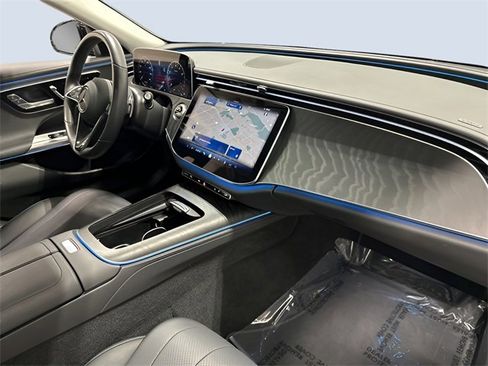 Used 2025 Mercedes-Benz E 350 4MATIC Sedan image 12