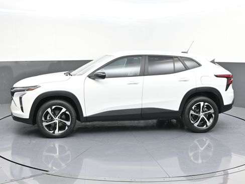 Certified 2024 Chevrolet Trax RS w/ Driver Confidence Package FWD image 4