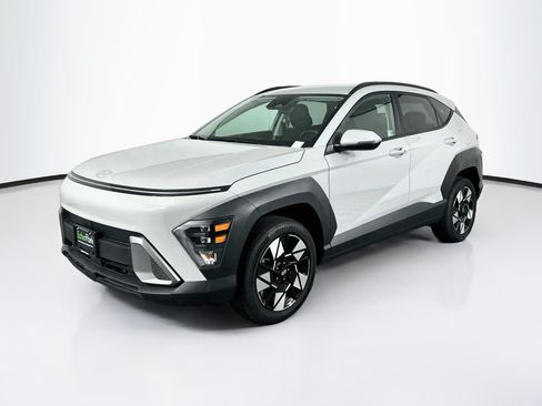 Used 2025 Hyundai Kona SEL AWD/4WD image 3
