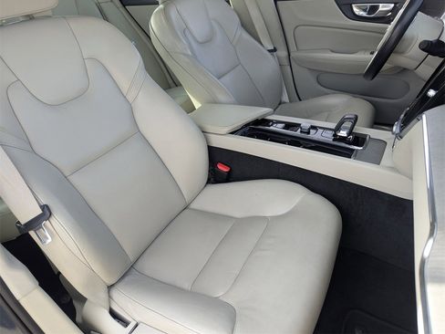 Used 2024 Volvo S60 B5 Plus image 13