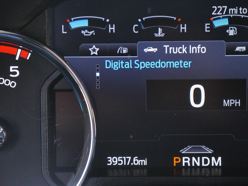 Used 2020 Ford F250 Platinum w/ FX4 Off-Road Package AWD/4WD image 32